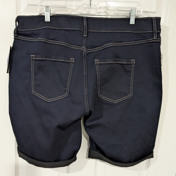 NWT Nine West Dark Wash High Rise Cuffed Bermuda Shorts in Size 20W - Picture 8 of 11